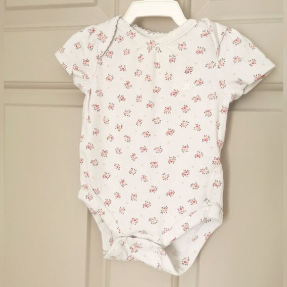 3/$15 Gap onesie size 0-3 m - Picture 1 of 4